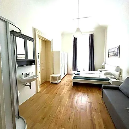 Wenceslas Aparthotel