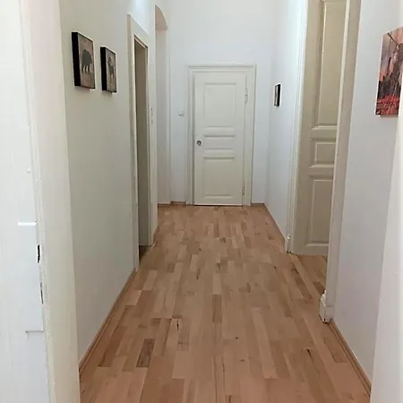 Wenceslas Aparthotel 3*